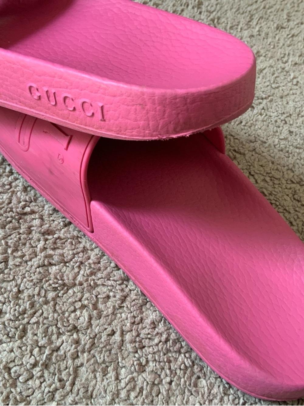 Gucci Fuschia Hot Pink Rubber ST Gucci Embossed Print Flat Casual Slides Size 38 - Picture 12 of 13